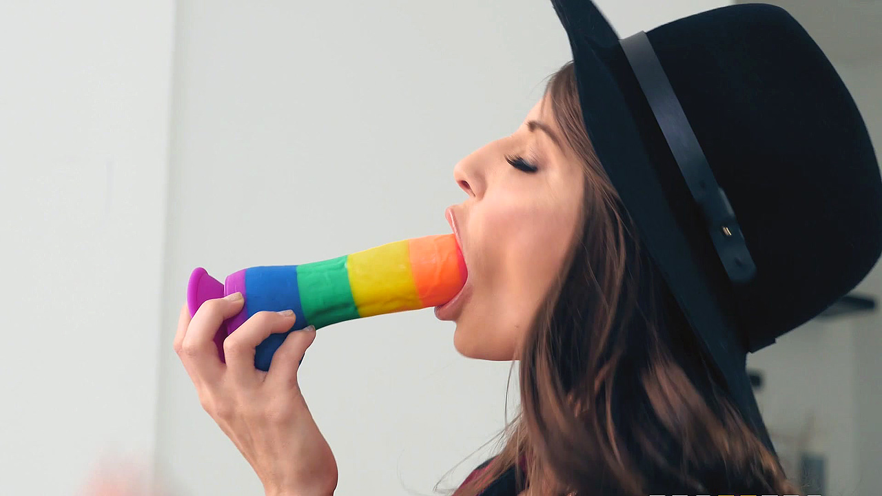 Madison Ivy demonstrates how to suck cock using a dildo - Mobile porn -  Pornstar Movies